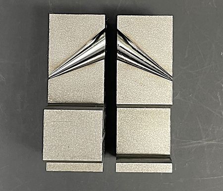 Sprue gate in mirror surface